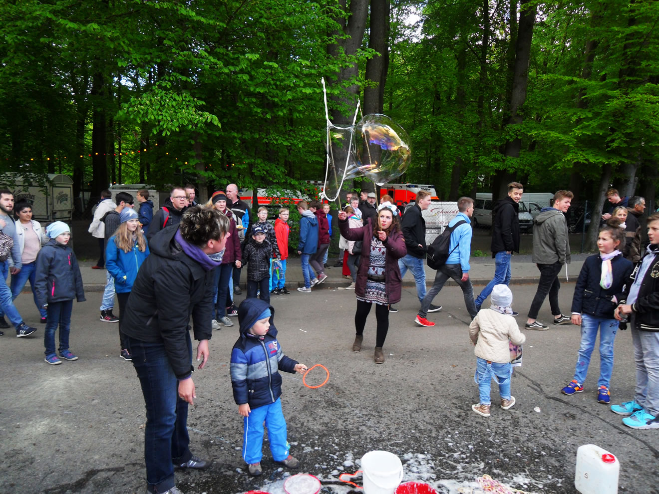 Riesenseifenblasen in Berlin u. Potsdam bei Sommerfest / Herbstfest in Schule, Kindergarten, Kita ...